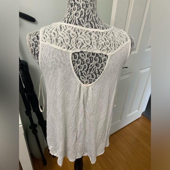Women’s white and lace tank top - Picture 4 of 5